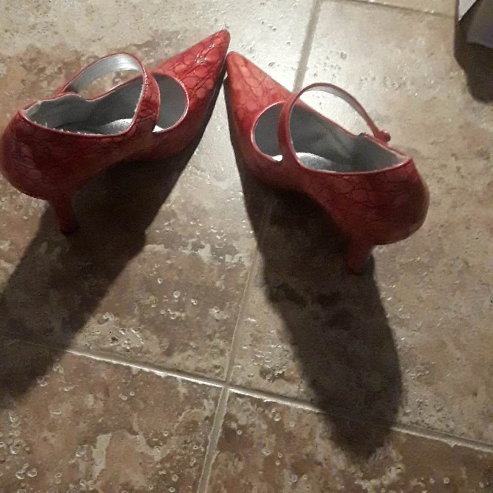 Red Shoes - Picture 4 of 8